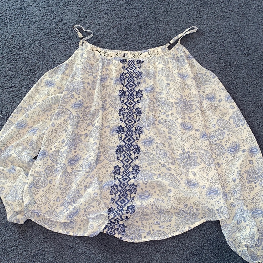 Off the shoulder sleeves with straps blouse.